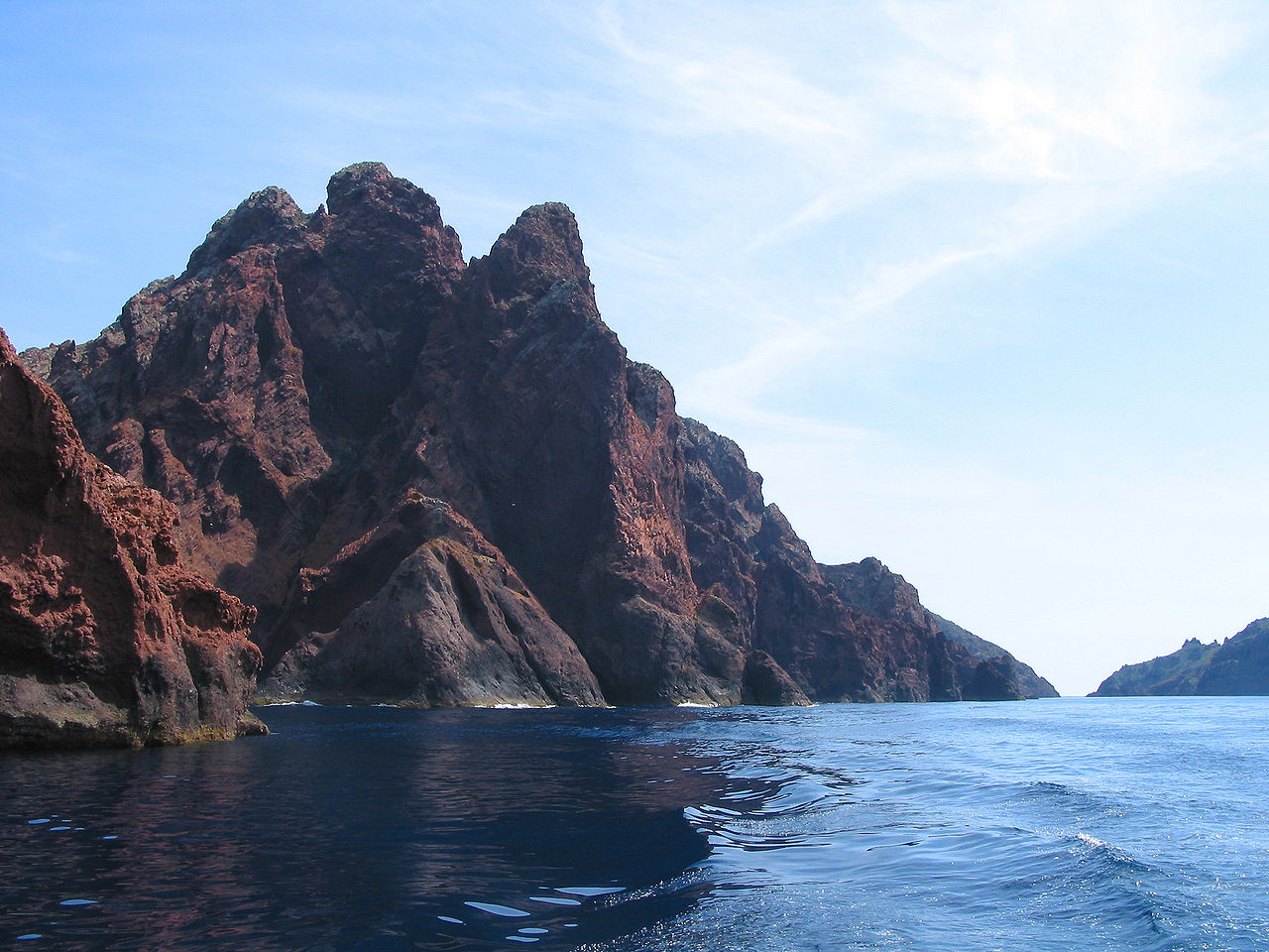 Falaises rouges de Scandola depuis la mer