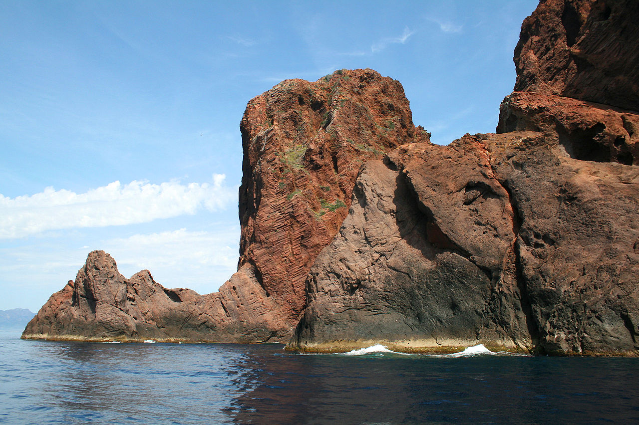 Falaises rouges de la réserve de Scandola